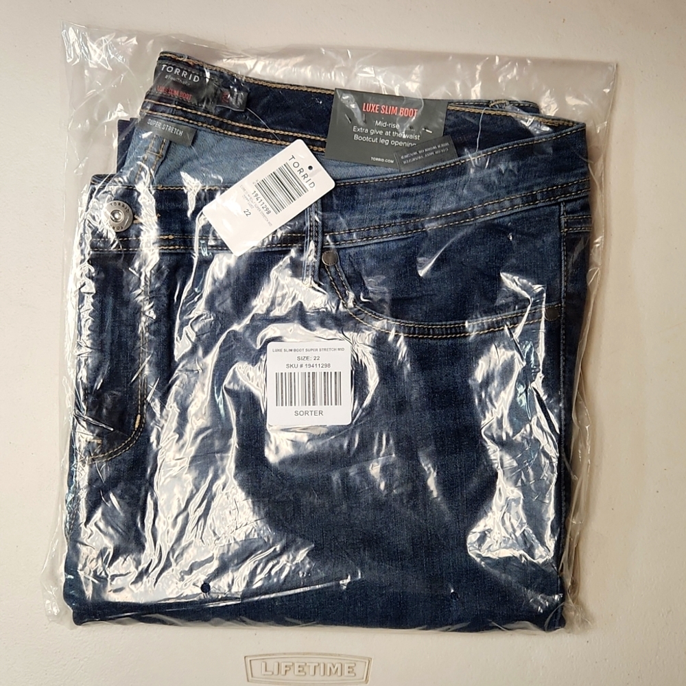 ❤️NWT VINTAGE TORRID JEANS - LUXE BOOT CUT - SUPER STRETCH DENIM - MID-RISE - Picture 8 of 15